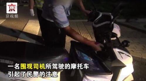 吃瓜群众强做鬼脸视频,网络红人强做表情，引发网友热议